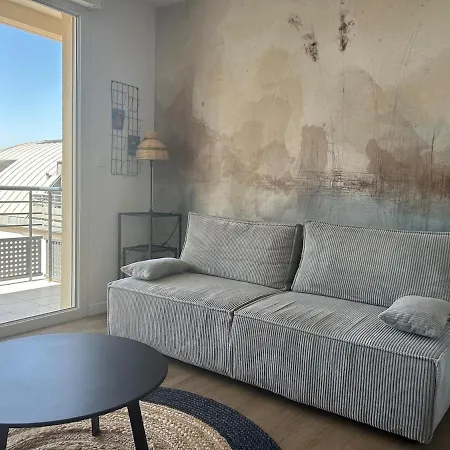 Cette With Terrace And Parking Apartment