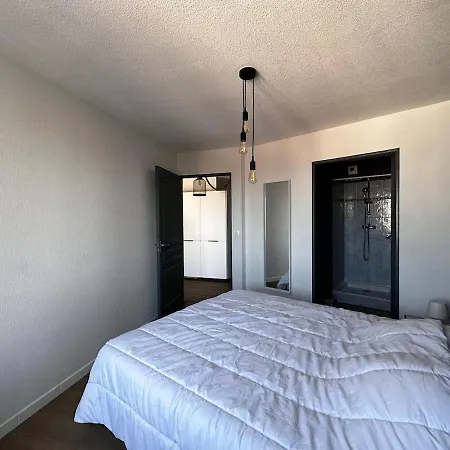 Cette With Terrace And Parking Apartment